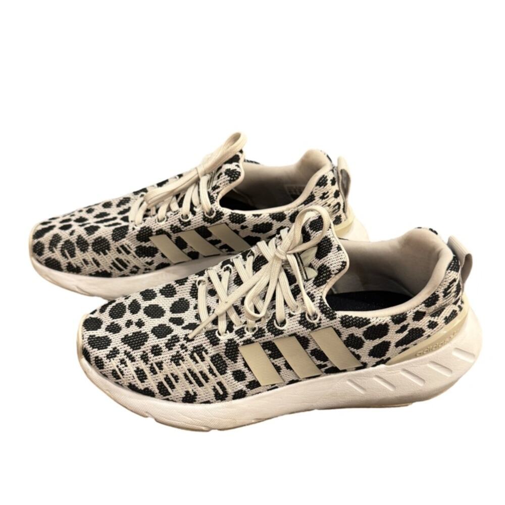 adidas Women's Swift Run 22 Sneaker Size 6.5